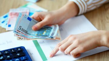 Le rachat de crédit pour les seniors : une solution adaptée à leurs besoins ?