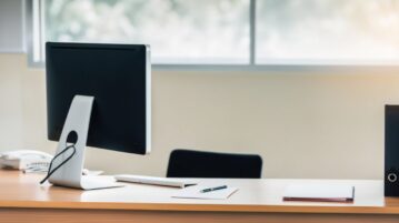 absence d'un salarié au travail, bureau vide