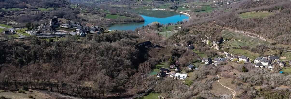 Chasteaux (Corrèze - France) - Vue aérienne du lac du Causse