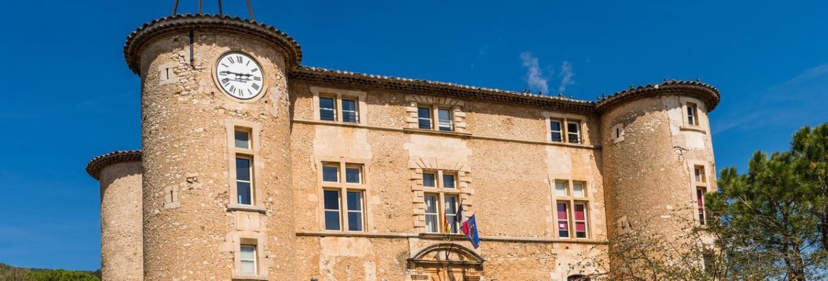 Rustrel : Plongez au cœur d'un village provençal authentique et charmant
