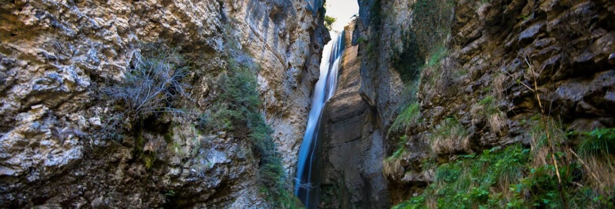 Découvrez la cascade du saut de la Druise nichée dans la vallée d'Omblèze