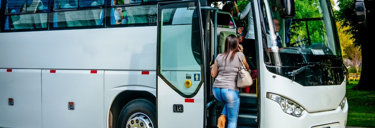 La location de bus : une solution de mobilité flexible et adaptée à tous vos besoins