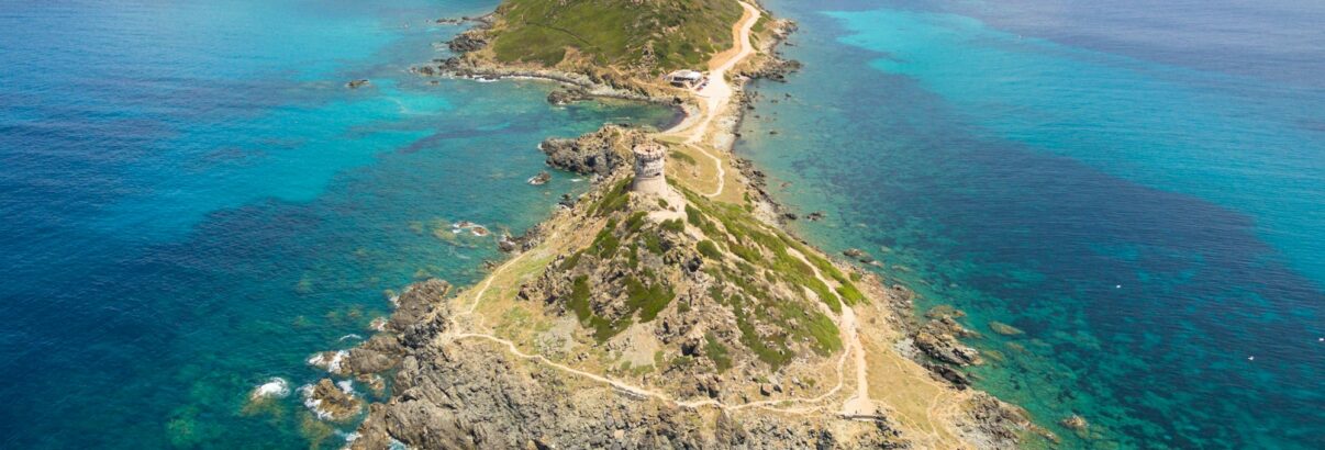 Top 10 des randonnées à couper le souffle en Corse : entre mer et montagne