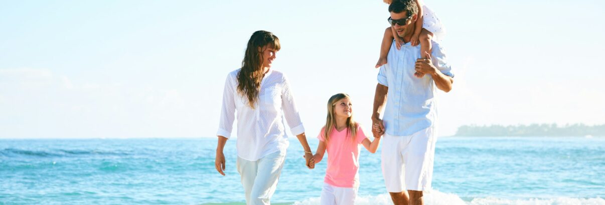 Vacances en famille au soleil : 3 villages secrets du bord de mer en PACA pour des vacances au calme