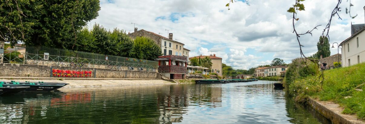 Villages de charme et d'histoire à ne pas manquer autour de Niort