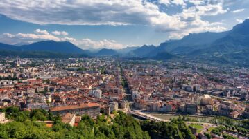 Grenoble en tête du classement mondial de la qualité de vie : la France se distingue selon une étude surprenante