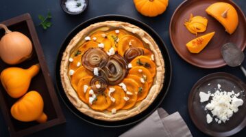 Tarte rustique à la courge, feta et oignons confits : une recette de saison pour égayer vos apéritifs