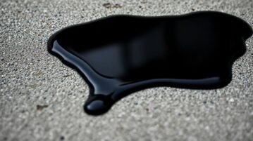Découvrez la méthode simple et utile pour nettoyer les taches d'huile sur le béton