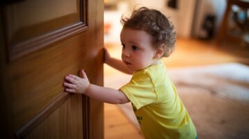Dites adieu aux claquements de porte : 11 astuces pratiques et efficaces