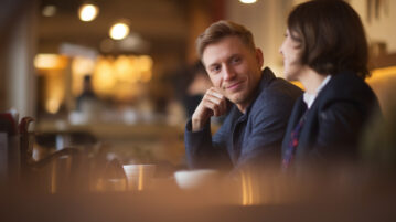 7 comportements subtils qui révèlent l'engagement sincère d'un homme