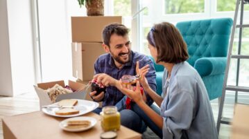 3 questions essentielles à se poser avant d'emménager ensemble (pour éviter les désillusions)