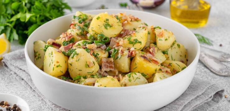 Voici l&rsquo;ingrédient qui sublime une simple salade de pommes de terre, d&rsquo;après des spécialistes de la cuisine