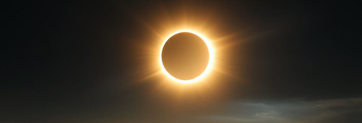 Éclipse solaire : pourquoi peut-elle vraiment rendre aveugle ?